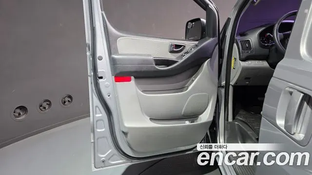 HYUNDAI GRAND STAREX 2018 — 126 218 км, серебристо-серый, Корея — под ключ — фото 10
