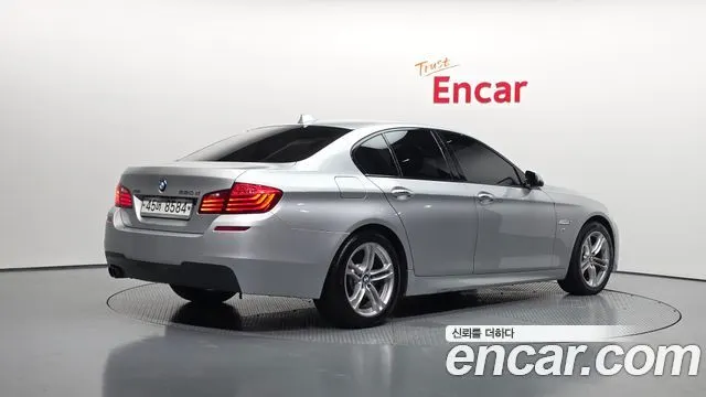 BMW 5 SERIES 2016 — 238 438 км, серебристо-серый, Корея — под ключ — фото 2