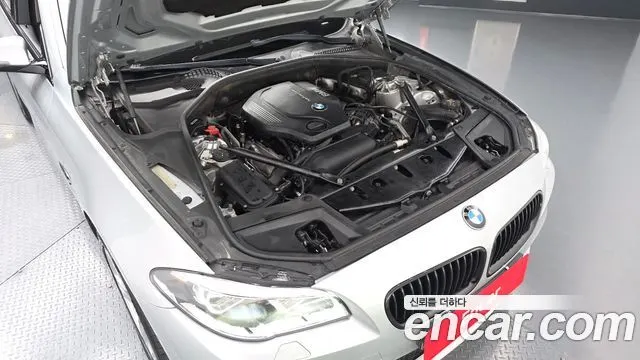 BMW 5 SERIES 2016 — 238 438 км, серебристо-серый, Корея — под ключ — фото 6
