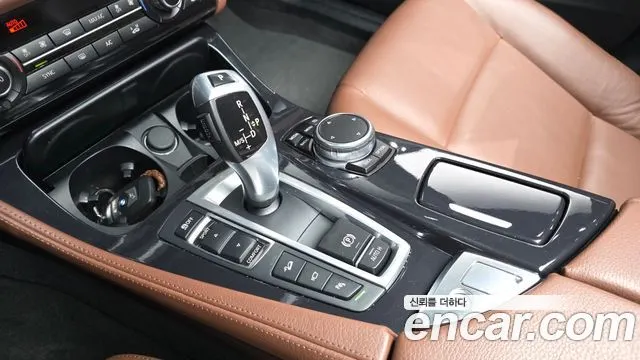 BMW 5 SERIES 2016 — 238 438 км, серебристо-серый, Корея — под ключ — фото 9