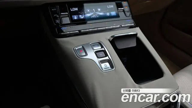 HYUNDAI GRANDEUR 2023 — 47 222 км, белый-перламутр, Корея — под ключ — фото 9