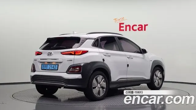 HYUNDAI KONA ELECTRIC 2020 — 178 960 км, белый, Корея — под ключ — фото 1