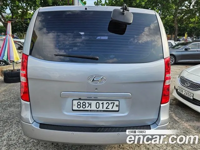 HYUNDAI GRAND STAREX 2018 — 242 825 км, серебристо-серый, Корея — под ключ — фото 2