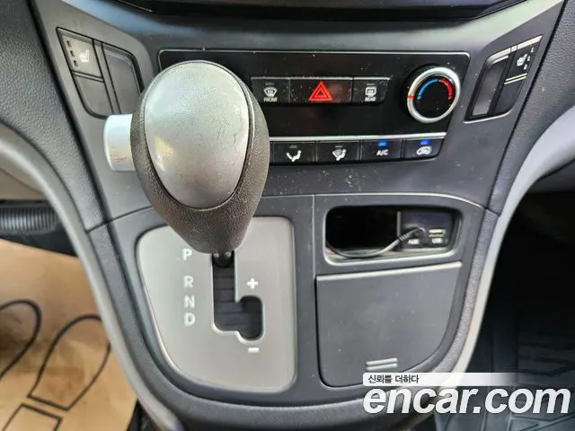HYUNDAI GRAND STAREX 2018 — 242 825 км, серебристо-серый, Корея — под ключ — фото 8