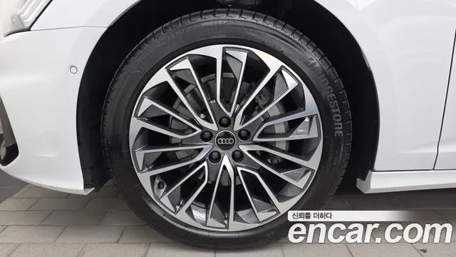AUDI A6 2025 — 5 799 км, белый, Корея — под ключ — фото 5