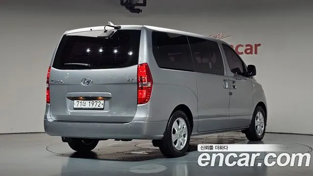 HYUNDAI GRAND STAREX 2019 — 23 650 км, серебристый, Корея — под ключ — фото 1