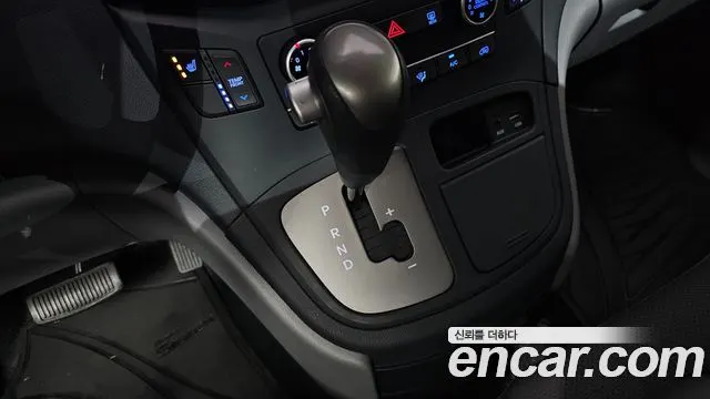 HYUNDAI GRAND STAREX 2019 — 23 650 км, серебристый, Корея — под ключ — фото 9