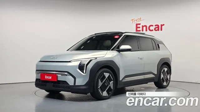 KIA EV3 2025 — 18 177 км, серебристо-серый, Корея — под ключ — фото 1