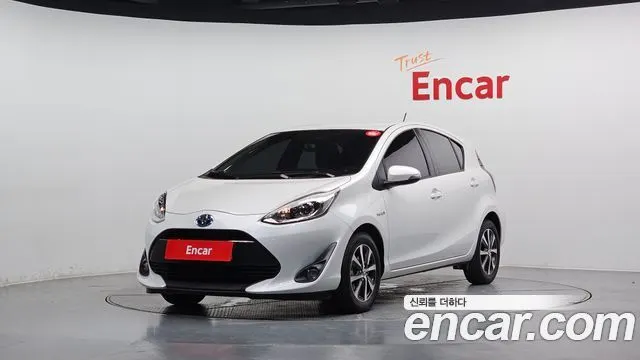 TOYOTA PRIUS C 2019 — 37 106 км, белый, Корея — под ключ — фото 1