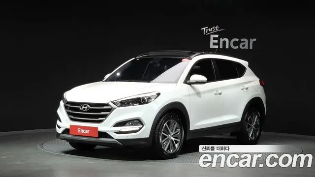 HYUNDAI TUCSON 2016 — 144 365 км, белый, Корея — под ключ — фото 1