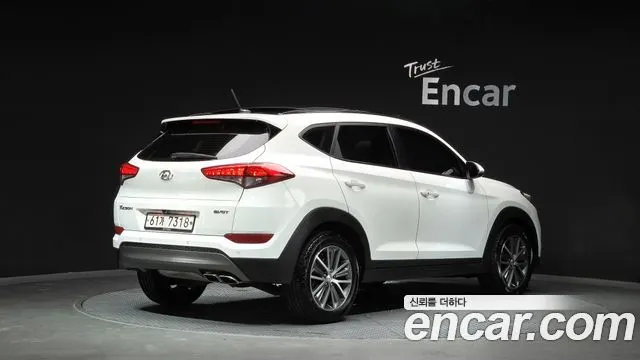 HYUNDAI TUCSON 2016 — 144 365 км, белый, Корея — под ключ — фото 2