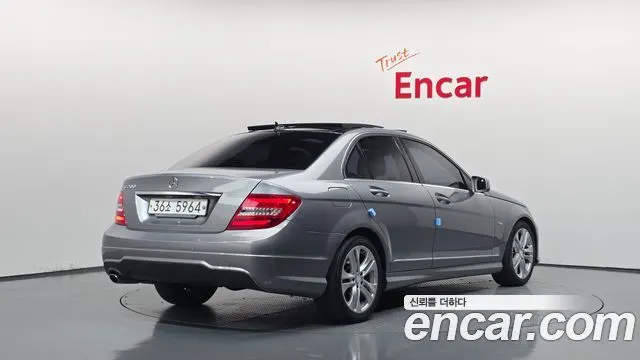 MERCEDES-BENZ C-CLASS W204 2012 — 174 278 км, серебристый, Корея — под ключ — фото 2