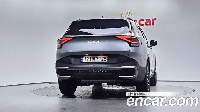 KIA SPORTAGE HYBRID 2023 — 67 487 км, серебристо-серый, Корея — под ключ — фото 4