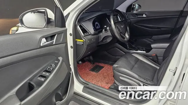 HYUNDAI TUCSON 2018 — 108 243 км, белый, Корея — под ключ — фото 10
