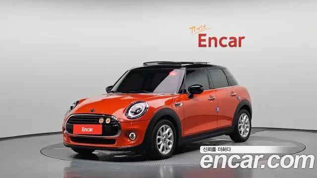 MINI COOPER 2021 — 4 639 км, оранжевый, Корея — под ключ — фото 1