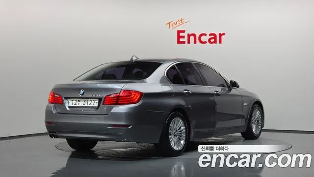 BMW 5 SERIES 2015 — 167 414 км, серебристо-серый, Корея — под ключ — фото 2