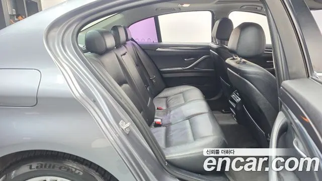 BMW 5 SERIES 2015 — 167 414 км, серебристо-серый, Корея — под ключ — фото 12