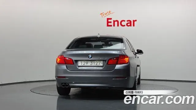 BMW 5 SERIES 2015 — 167 414 км, серебристо-серый, Корея — под ключ — фото 4