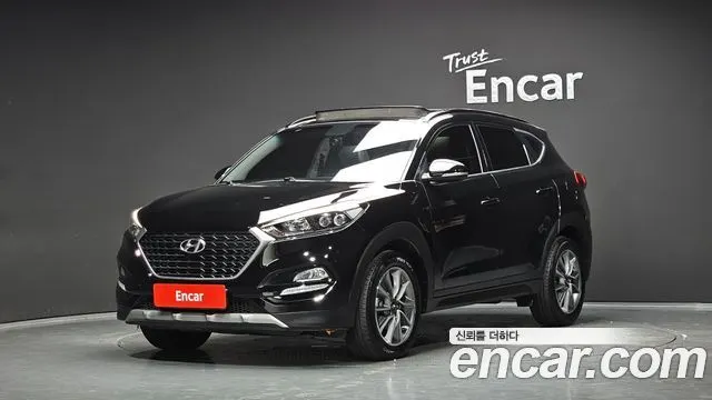 HYUNDAI TUCSON 2018 — 135 453 км, чёрный, Корея — под ключ — фото 1