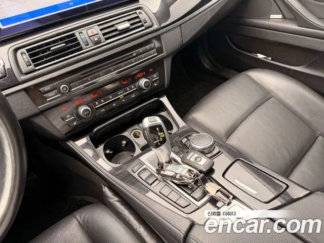 BMW 5 SERIES 2016 — 200 140 км, серебристый, Корея — под ключ — фото 9