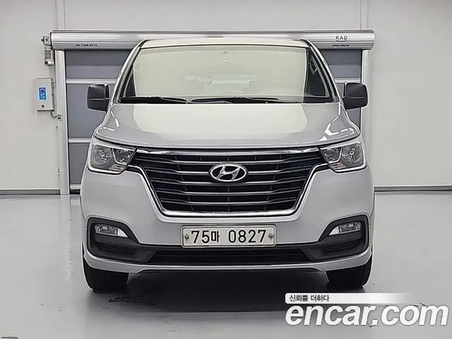 HYUNDAI GRAND STAREX 2019 — 225 688 км, серебристый, Корея — под ключ — фото 2