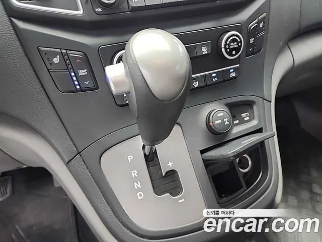 HYUNDAI GRAND STAREX 2019 — 225 688 км, серебристый, Корея — под ключ — фото 8