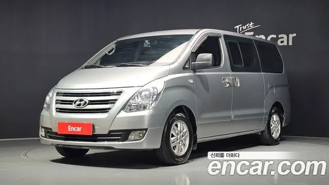 HYUNDAI GRAND STAREX 2016 — 141 832 км, серебристый, Корея — под ключ — фото 1
