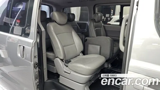 HYUNDAI GRAND STAREX 2016 — 141 832 км, серебристый, Корея — под ключ — фото 12