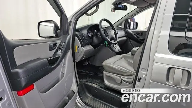 HYUNDAI GRAND STAREX 2016 — 141 832 км, серебристый, Корея — под ключ — фото 10