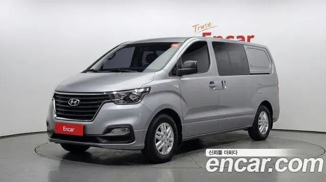 HYUNDAI GRAND STAREX 2018 — 237 776 км, серебристый, Корея — под ключ — фото 1