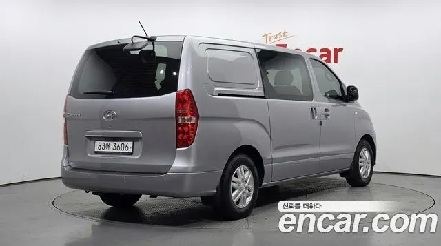 HYUNDAI GRAND STAREX 2018 — 237 776 км, серебристый, Корея — под ключ — фото 2