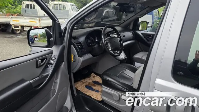 HYUNDAI GRAND STAREX 2018 — 237 776 км, серебристый, Корея — под ключ — фото 10