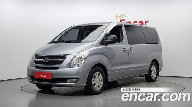 HYUNDAI GRAND STAREX 2012 — 70 606 км, серебристый, Корея — под ключ — фото 1