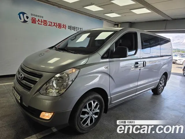HYUNDAI GRAND STAREX 2017 — 76 000 км, серый, Корея — под ключ — фото 1