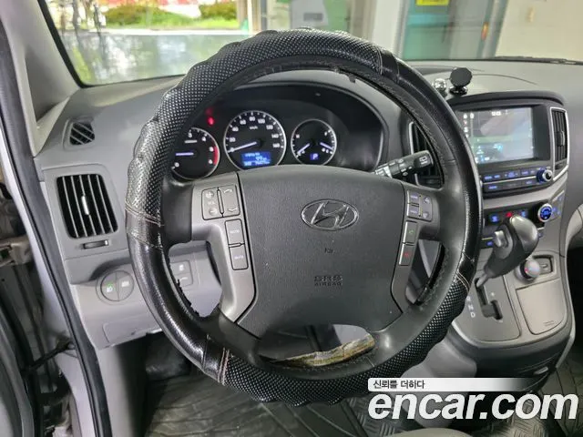 HYUNDAI GRAND STAREX 2017 — 76 000 км, серый, Корея — под ключ — фото 7