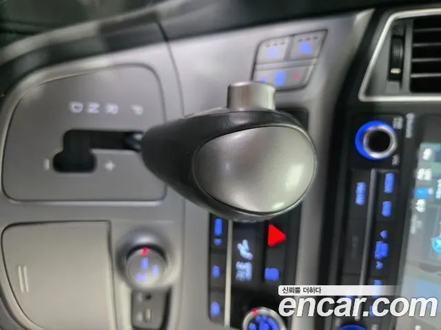 HYUNDAI GRAND STAREX 2017 — 76 000 км, серый, Корея — под ключ — фото 9