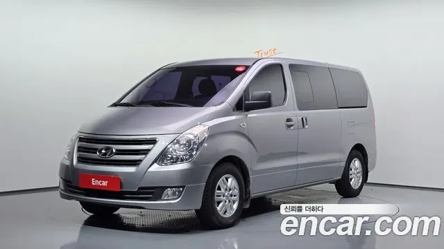 HYUNDAI GRAND STAREX 2018 — 149 777 км, серебристо-серый, Корея — под ключ — фото 1