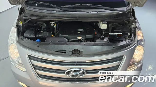 HYUNDAI GRAND STAREX 2018 — 149 777 км, серебристо-серый, Корея — под ключ — фото 6