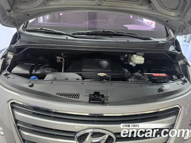 HYUNDAI GRAND STAREX 2016 — 250 000 км, серый, Корея — под ключ — фото 6