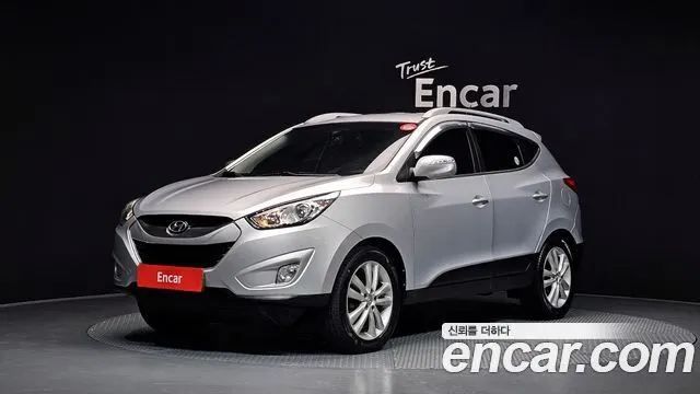 HYUNDAI TUCSON 2013 — 169 900 км, серебристый, Корея — под ключ — фото 1