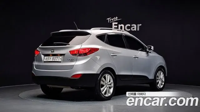 HYUNDAI TUCSON 2013 — 169 900 км, серебристый, Корея — под ключ — фото 2