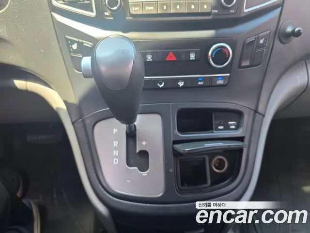 HYUNDAI GRAND STAREX 2017 — 147 068 км, серебристый, Корея — под ключ — фото 9