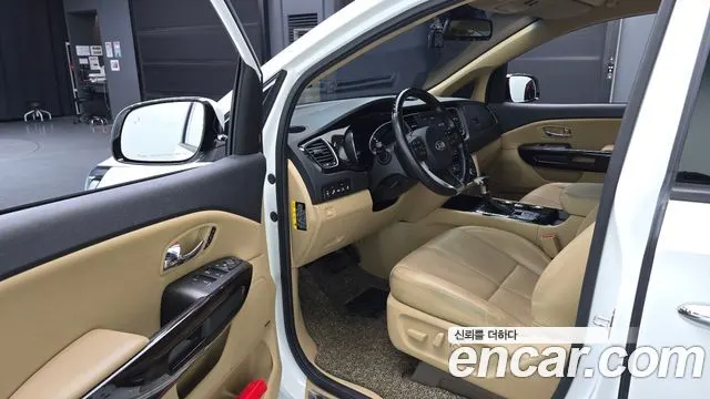 KIA CARNIVAL 2019 — 69 460 км, белый, Корея — под ключ — фото 10