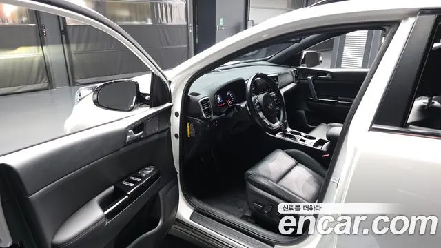 KIA SPORTAGE THE BOLD 2019 — 84 424 км, белый, Корея — под ключ — фото 10