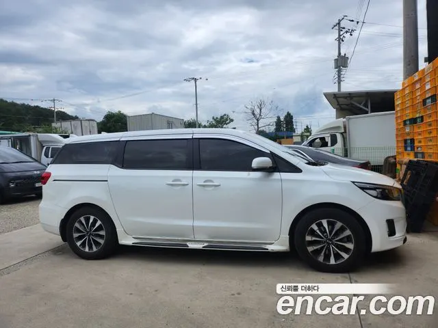 KIA CARNIVAL 2018 — 108 474 км, белый, Корея — под ключ — фото 3