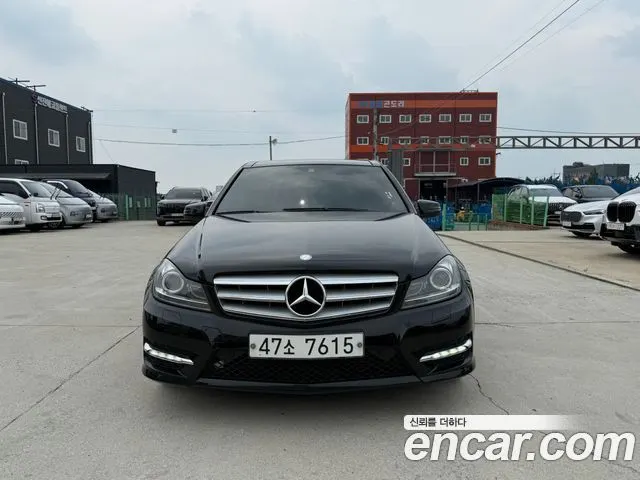MERCEDES-BENZ C-CLASS W204 2013 — 100 897 км, чёрный, Корея — под ключ — фото 1