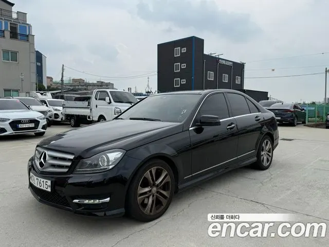 MERCEDES-BENZ C-CLASS W204 2013 — 100 897 км, чёрный, Корея — под ключ — фото 2