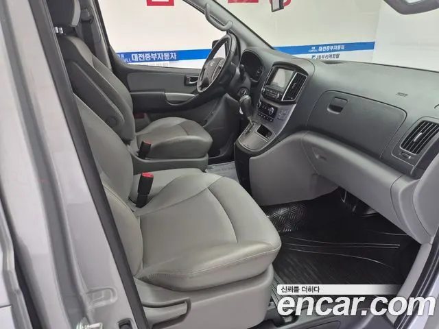 HYUNDAI GRAND STAREX 2019 — 32 403 км, серебристо-серый, Корея — под ключ — фото 11