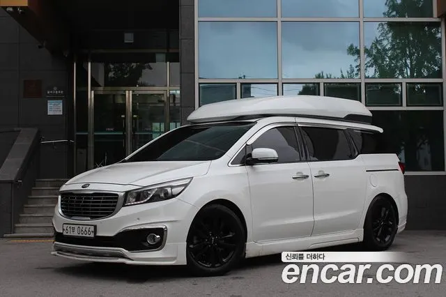 KIA CARNIVAL 2016 — 129 000 км, белый, Корея — под ключ — фото 1