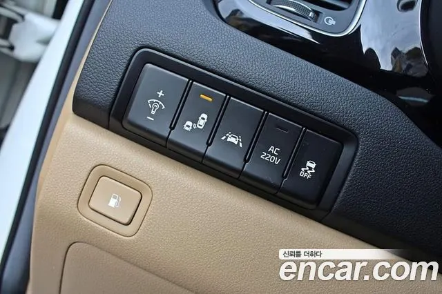 KIA CARNIVAL 2016 — 129 000 км, белый, Корея — под ключ — фото 10